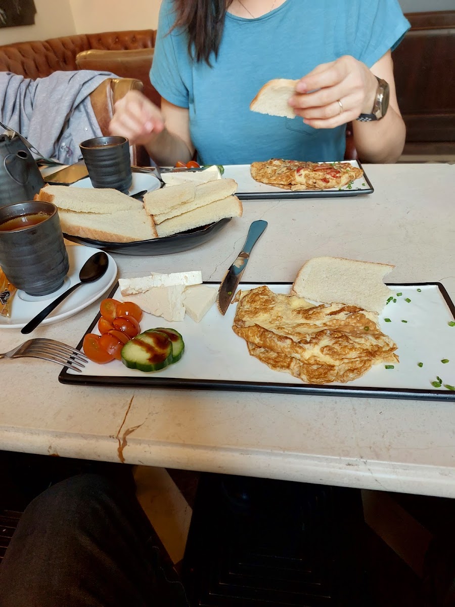 Arsenal Cafe & Bistro-5